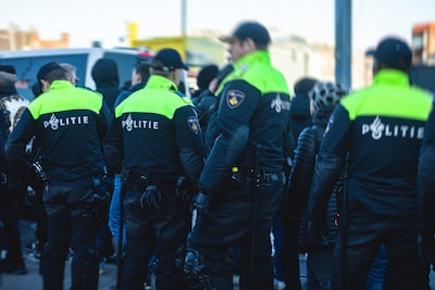 Agent tegenover eigen politiebazen in de rechtszaal: ‘Ik weet niet wat me overkomt’