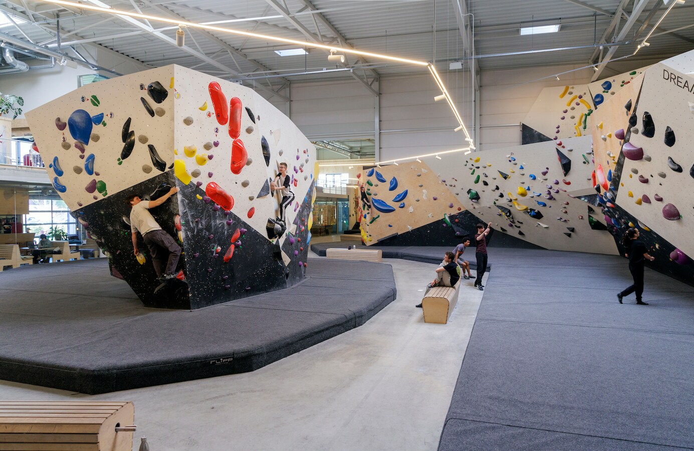 nieuwe-klimhal-zet-kwaad-bloed-bij-eigenaar-boulderhal-op-800-meter