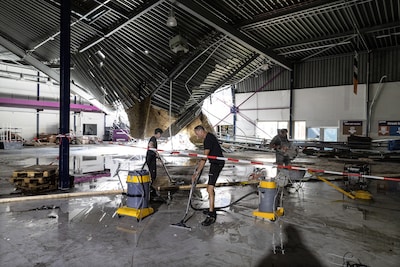 Verwoestende storm zorgde voor miljoenen schade aan bedrijfspand Chiel: ‘Zonder verzekering waren we failliet’