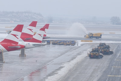 Winterweer legt vliegvelden in Boedapest, Bratislava en Wenen plat