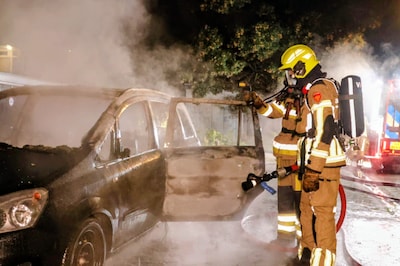 Tiel opnieuw geteisterd door brandstichting: auto in vlammen op en reeks buitenbrandjes