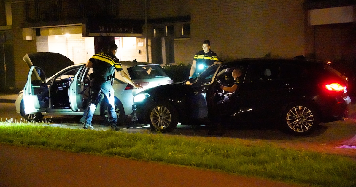 Achtervolging politie eindigt met botsing, bestuurder gevlucht.