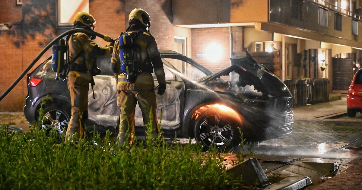 Auto brandt uit aan Dukatenburg in Nieuwegein