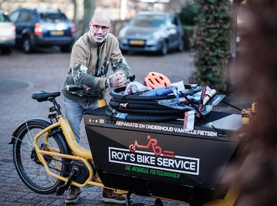 Roy repareerde fietsen aan huis, maar na ongeluk moet hij zichzelf repareren: ‘Ik dacht: dit gaat helemaal fout’