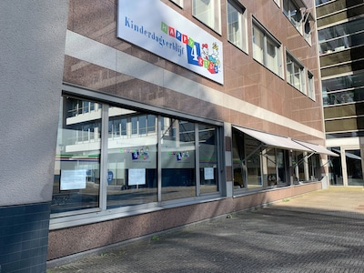 Gemeente sluit kinderopvang na schokkende beelden: medewerkers schelden peuters uit en negeren huilende baby