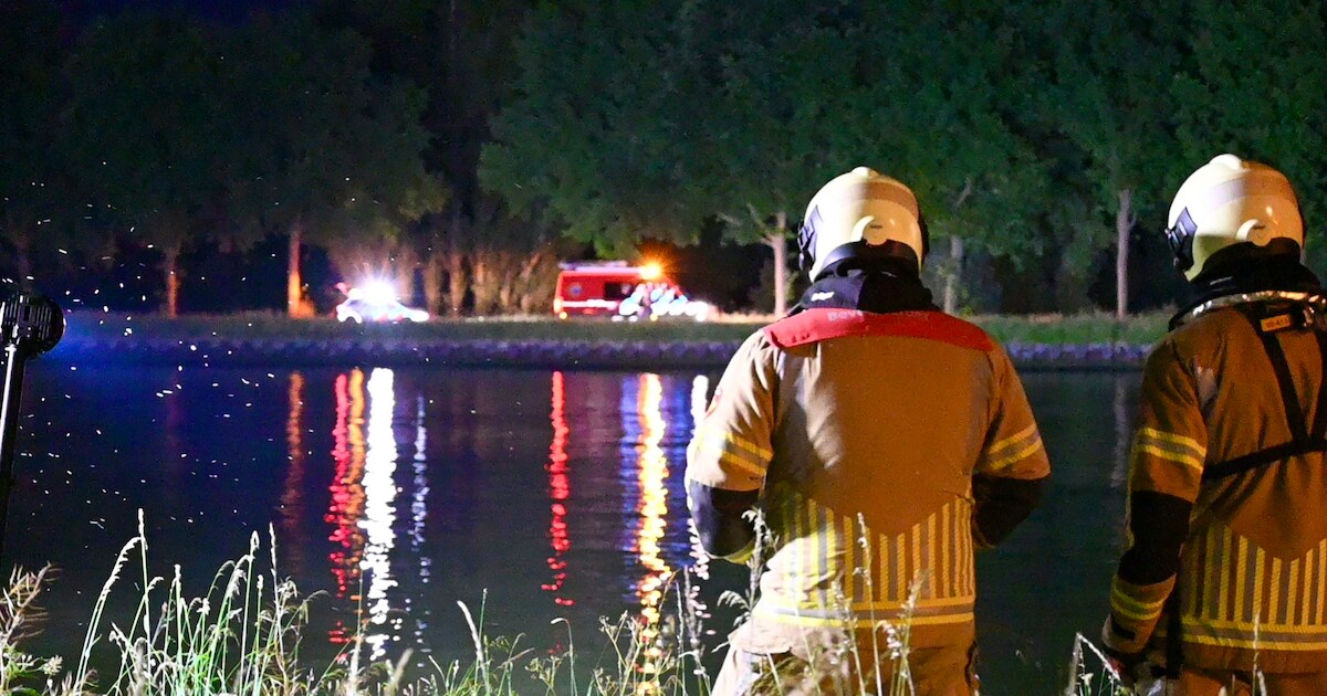 Auto in Amsterdam-Rijnkanaal bij Breukelen, heel veel hulpdiensten op de been | Utrecht
