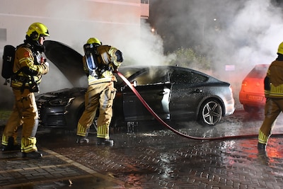Twee auto’s uitgebrand in Hatert: eigenaar schrikt ’s nachts wakker van politie aan de deur