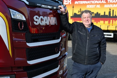 Theo (80) lag in coma en was opgegeven, nu rijdt hij elke week drie avonden met de truck naar Antwerpen