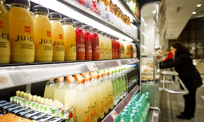 Kabinet komt met voorstel voor statiegeld op melk- en sapflessen