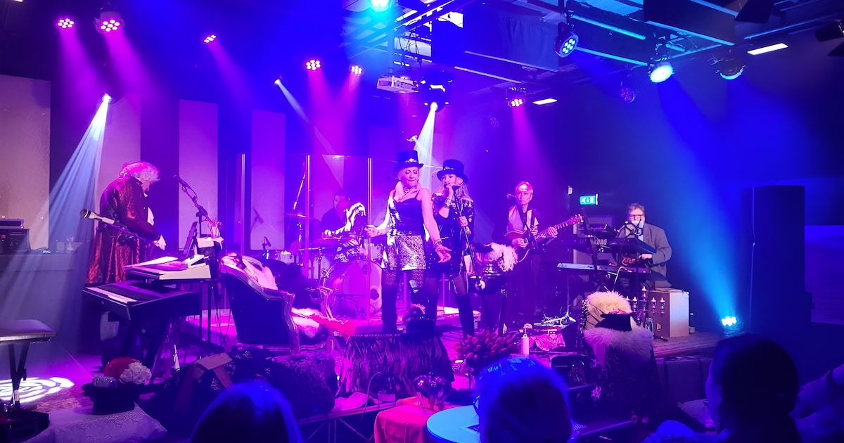 Tribute band Queens & Ko treedt op in Buren