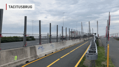 Fietsers moeten langer over vluchtstrook van A50: werk aan belangrijke brug vertraagd
