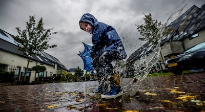 Ook vandaag nog onstuimig herfstweer, maar volgende week is er kans op 18 graden