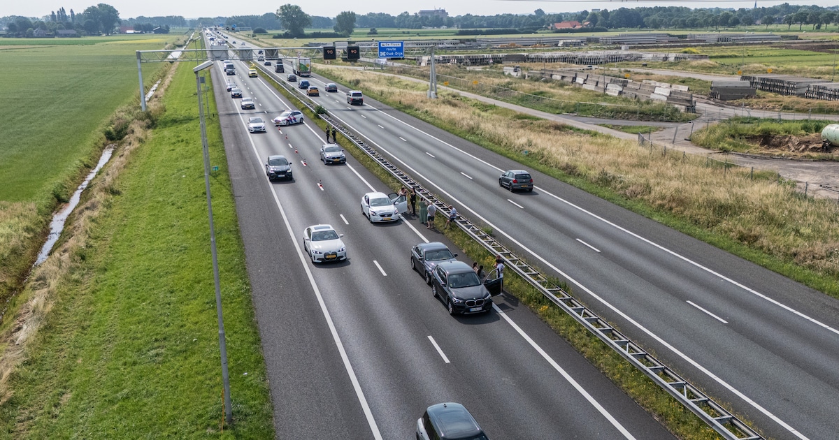 Drie auto’s botsen op A12 bij Duiven, bestuurders negeren rood kruis