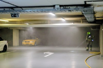 Woningen ontruimd vanwege brand in parkeergarage in Tiel