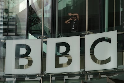 Mes gaat in de BBC: Britse publieke omroep moet honderden miljoenen bezuinigen
