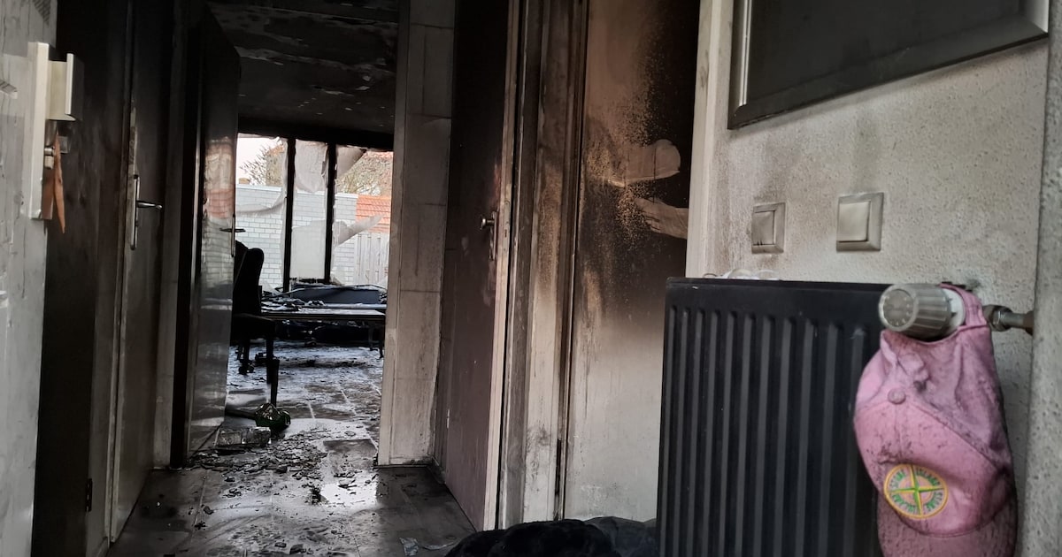 Huis onbewoonbaar na uitslaande brand, bewoonster opgevangen door buren