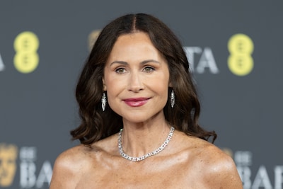 Actrice Minnie Driver komt met schrik vrij na ernstig auto-ongeluk: ‘Dankbaar dat ik nog leef’