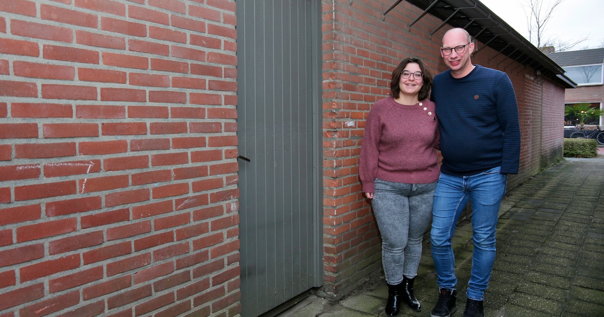Tonny rent brandende keuken in om buurman te helpen: ‘Met één hand tuinslang vast en met de andere 1