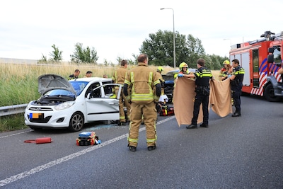 Kind overleden na botsing tussen twee auto’s op de A13