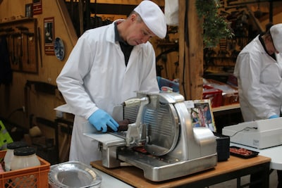 Museum Smedekinck Zelhem houdt slachtvisite met traditionele lekkernijen