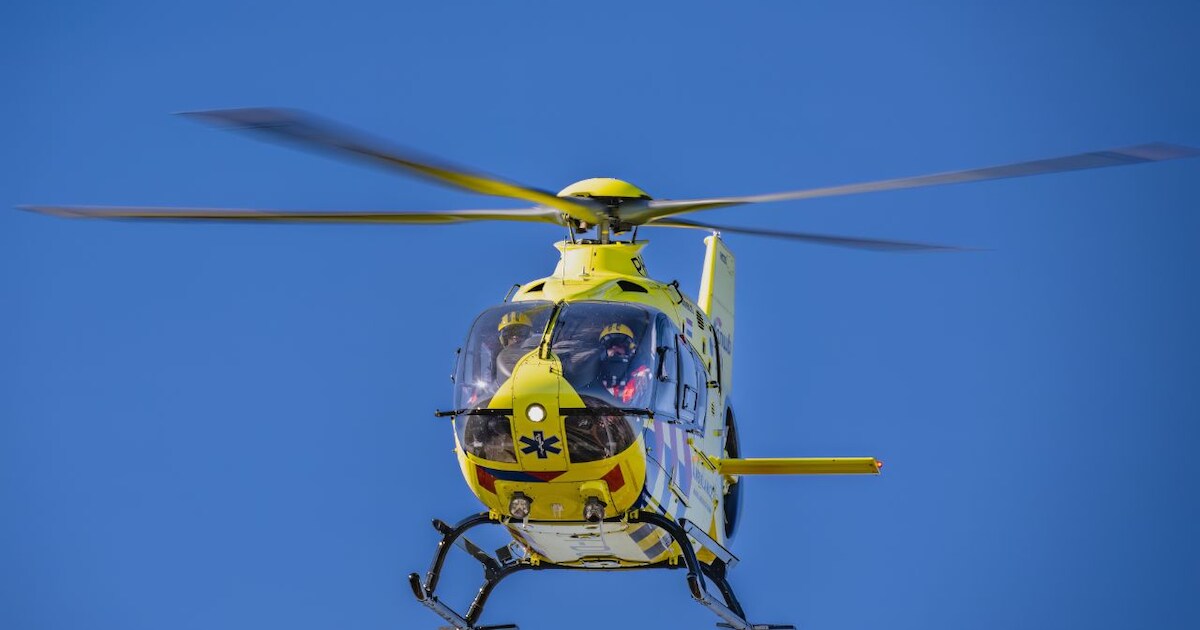 Reanimatie op Hartjensstraat in Azewijn, traumahelikopter gealarmeerd
