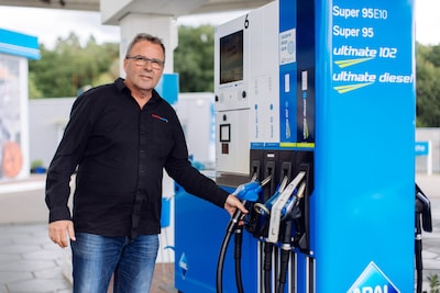 Nederlanders komen bij Duitse pompbaas Heinz nu zelfs ’s nachts tanken: ‘Dit houdt nog wel even aan’