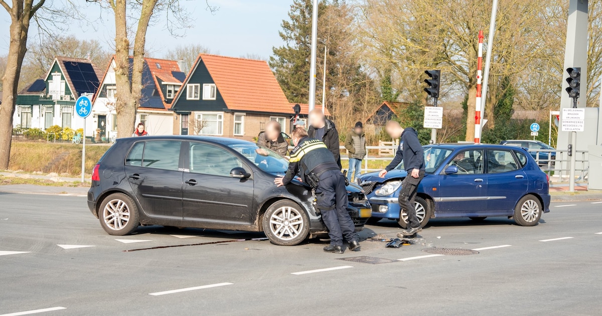 Twee auto's beschadigd bij aanrijding in Oosterwolde