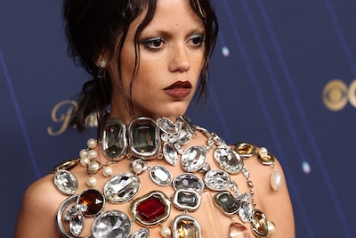 Wednesday-actrice Jenna Ortega gaat internet over met 'naakte' outfit: wat stelt de creatie voor?