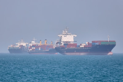 Trumps wil Straat van Hormuz openen: Iran zegt schepen ‘met geweld’ te stoppen, olieprijs loopt verder op