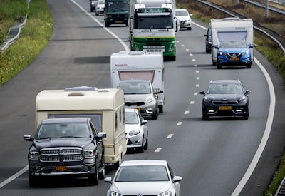Vakantiedrukte leidt tot vroege en lange avondspits op de weg