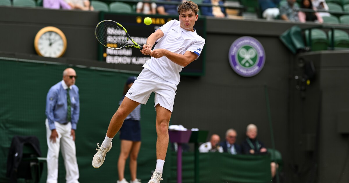 De tenniswereld ligt aan de voeten van Mees Röttgering (17): ‘Nu is het ...