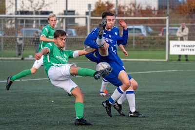 RKHVV onderuit in eigen huis • Geen scheidsrechter in Zetten • Acht doelpunten in Herveld • Elistha ontluisterend