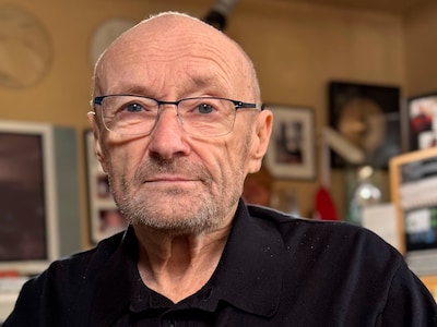 Phil Collins (74) opgenomen in ziekenhuis: ‘Maar heftige geruchten kloppen niet’