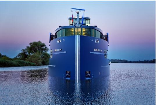 Het 85 meter lange schip Blue Rhapsody.