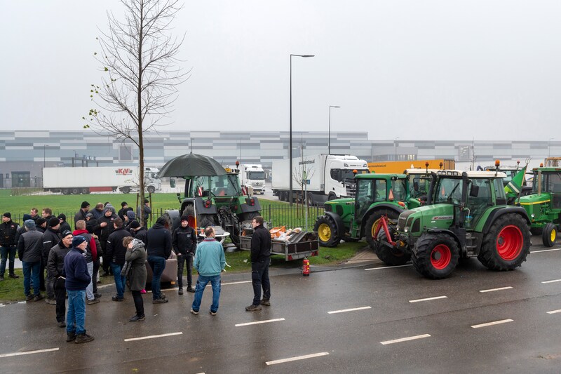 Boerenprotest bij het distributiecentrum van Lidl in Oosterhout.