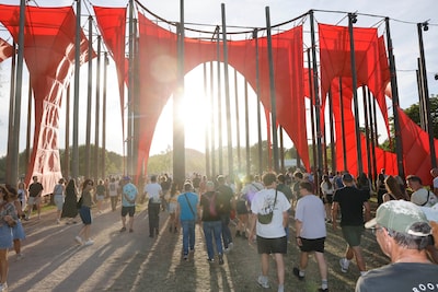 LIVE Down The Rabbit Hole | David Byrne op het hoofdpodium • Blijft het droog?