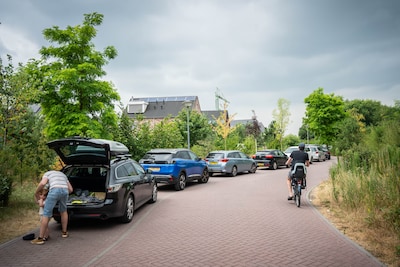 Buurt heeft last van ZooParc-gasten die 7,50 euro voor een parkeerkaart te duur vinden: ‘Ze laten so