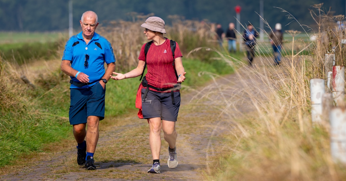 63e Leeuwenmars door land van Maas en Waal