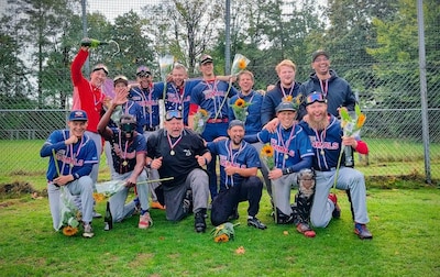 Deze honkbalclub neemt stoppen op het hoogtepunt wel héél letterlijk: ‘Het gaat niet meer’