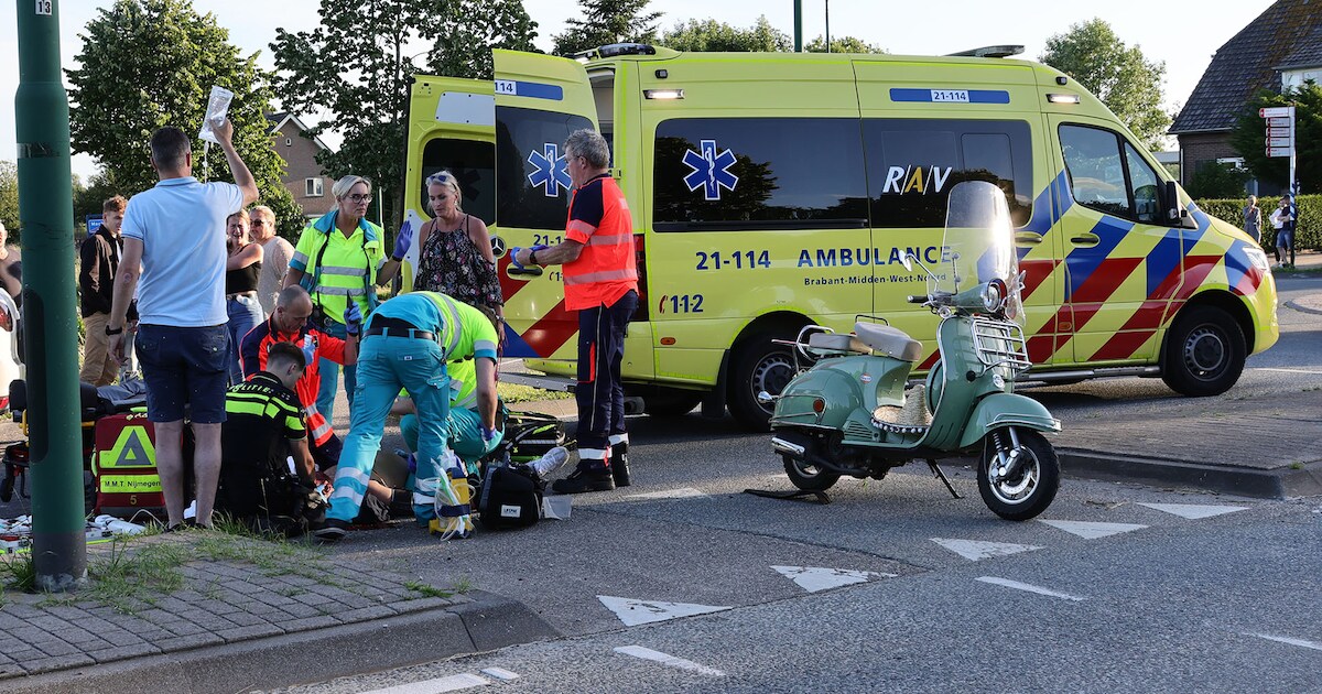 Scooterrijder valt in Macharen en loopt hoofdletsel op, traumahelikopter landt