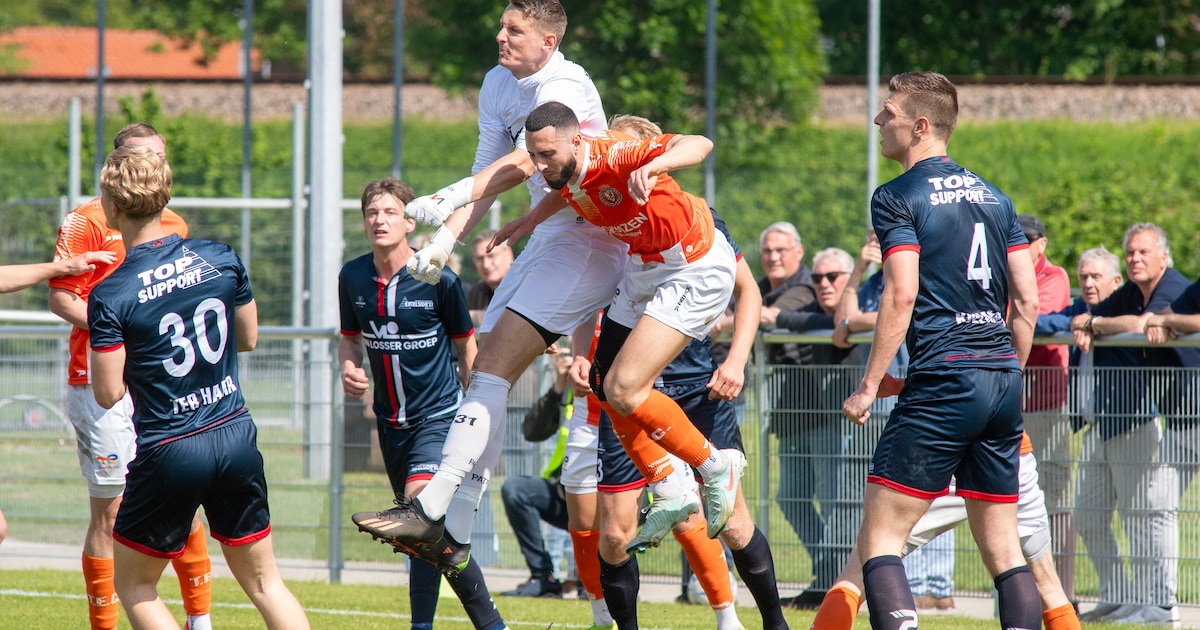Toeschouwer bij RKTVC met ambulance afgevoerd • Wadenoijen loopt rood ...