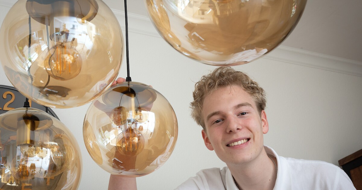 Joep (17) is chaotisch en druk in het dagelijks leven, maar zodra het ...