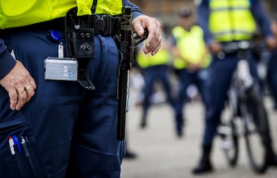 Stiekem dossier van foute grappen kost handhaver n