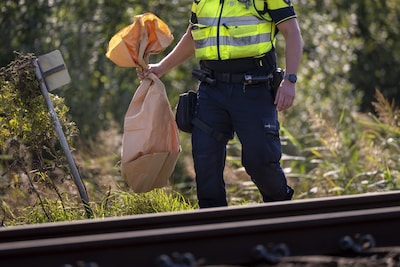 LIVE Treinstoring | Treinverkeer start weer op, op 27 plekken langs spoor buizen, startkabels en ander materiaal aangetroffen