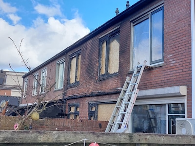 ‘Het was angstig’: straatje pakt de draad weer op na grote uitslaande brand in woning
