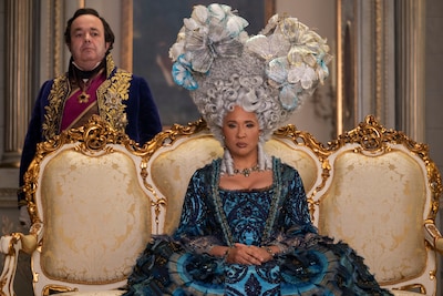 De krankzinnige pruiken van Queen Charlotte: zo bouwt Bridgerton haar ‘haarpaleizen’