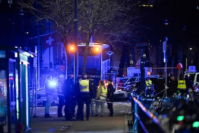 Bus rijdt bushokje binnen in Stockholm, drie doden en meerdere gewonden
