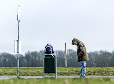 Politie registreert meer misdrijven waarbij asielzoeker verdachte is, vooral jonge mannen betrokken bij incidenten