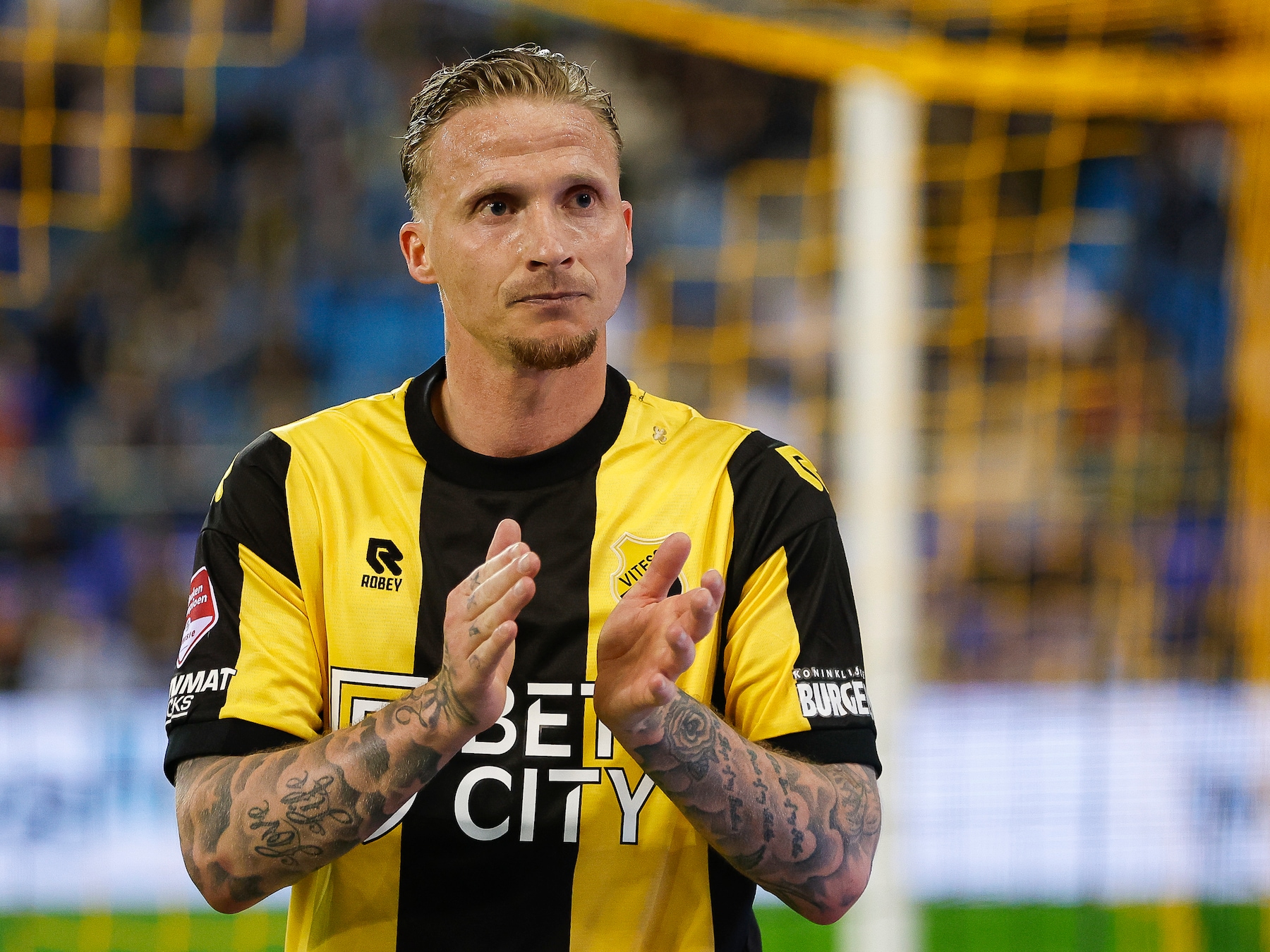 Vitesse moet minimaal vier duels inhalen; reglement periodetitels wordt aangepast