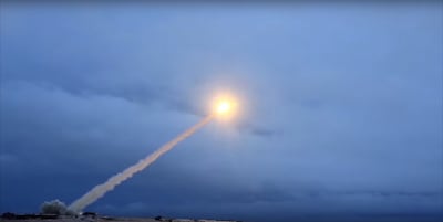 Poetin toont ‘stormvogel’ aan de wereld: 'oneindig vliegende raket' legt 14.000 km af in unieke test